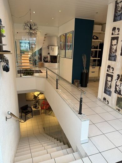 Bardzo duży dom zaprojektowany przez architekta z basenem i sauną. – Zdjęcie 8