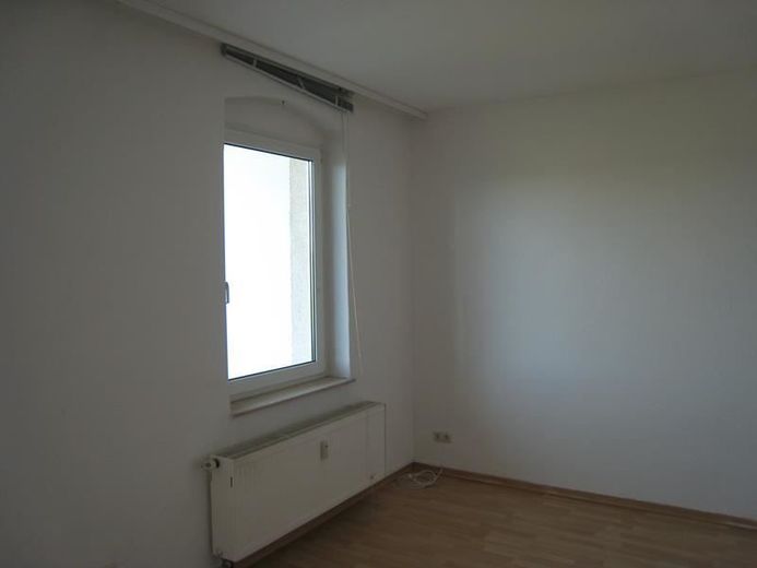 Große 2-Zimmer mit Laminat, Wannenbad, Stellplatz und Balkon in ruhiger Lage! EBK mgl. – IMG_8710