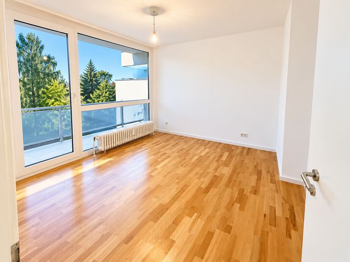 Lichtdurchflutete 2 Zimmer Wohnung in zentraler, aber ruhiger Lage von Unterhaching – Schlafzimmer