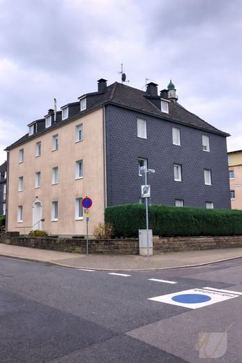 Kapitalanlage mit Zukunft: Attraktive Dachgeschosswohnung in gepflegter Wohnanlage mit Gartennutzung – Hausansicht