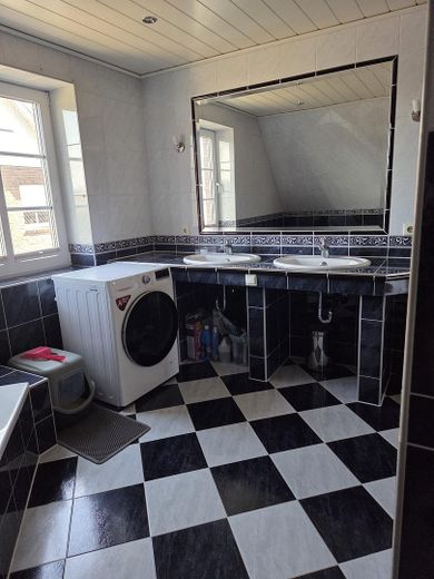 DG: Badezimmer (2/3)