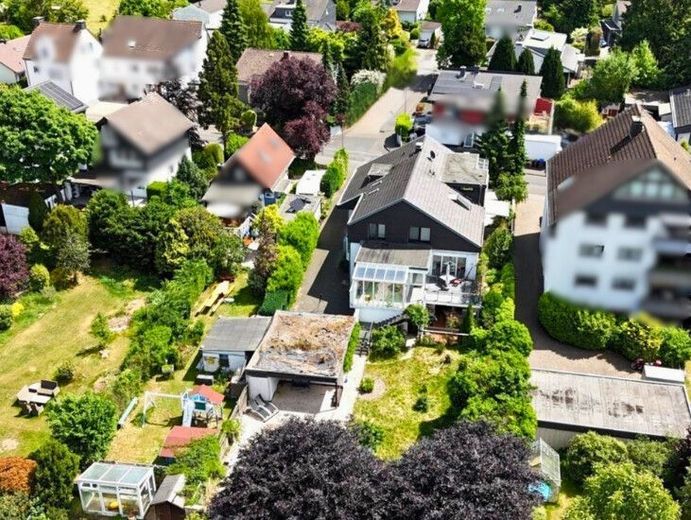 Wohnen &amp; Rendite in einer Hand · 3 - 5 Wohneinheiten · Wintergarten &amp; Traumgarten – Objektansicht Gartenseite