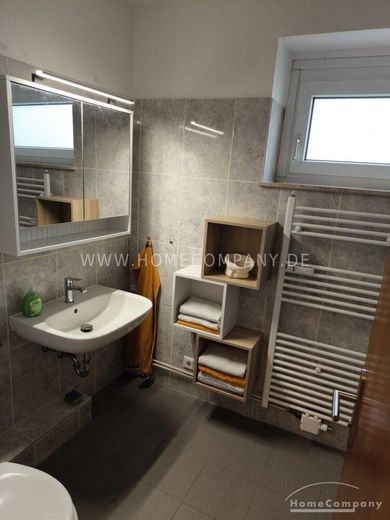 2 Zi.-Wohnung, möbliert, 4. OG, mit Loggia. – eb7007abedad2beb7940ee8d56e2c79cc8f3368b.jpg