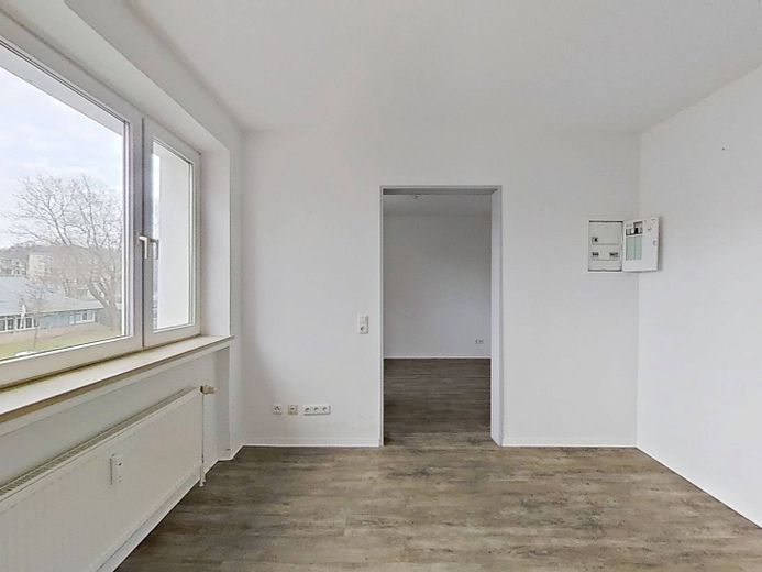 Goldener Herbst mit einer gesparten Kaltmiete: Gemütliche 2-Zimmer-Wohnung mit Pantryküche – Ansicht II: Wohn- und Esszimm…