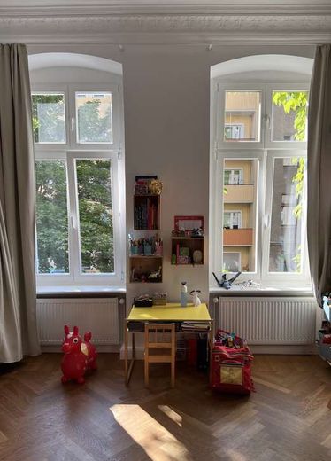 Tolle 4 Zimmer Altbauwohnung in Kreuzberg mit Wohnküche nahe Paul-Lincke Ufer, Südbalkon, Parkett – Kinderzimmer