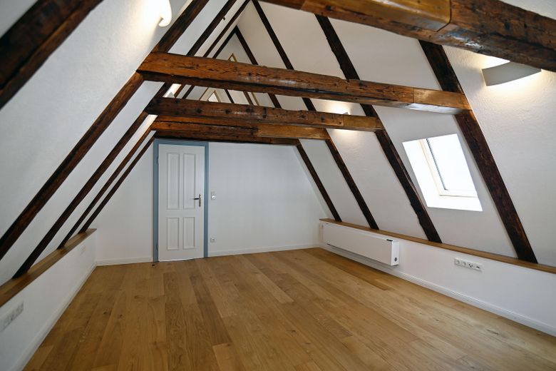 Stilvoll modernisiert: 4-Zimmer-Dachgeschosswohnung in Freising mit Dachterrasse – Zimmer 2
