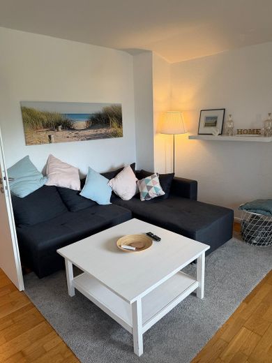 Schöne Ferienwohnung / Eigentumswohnung am Pönitzer See (Nähe Scharbeutz) – Wohnzimmer