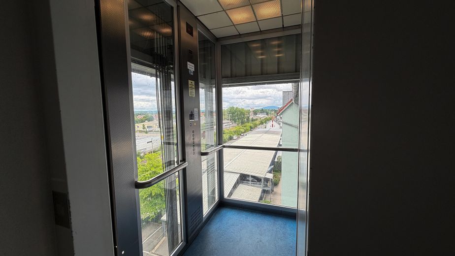 Vita assistita con terrazza sul tetto: vista panoramica sulla Stadtwald, pronta per essere abitata e senza provvigione – Aufzug, barrierefrei