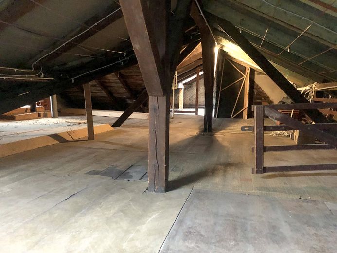 3-Fam.-Haus mit Wintergarten, großer Süd-Garten, viel Nutzfläche, erneuerbare Energien, Doppelgarage – Speicher