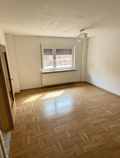 Su propia entrada junto al Meno – 3 habitaciones, disponible de inmediato – Schlafzimmer