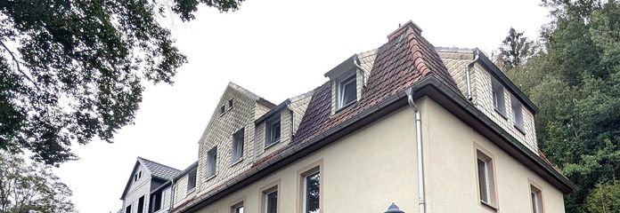 3R-Wohnung mit EBK und Stellplätzen 80 m² im ländlichen Lößnitztal bei Oederan – Außenansicht des Doppelhauses