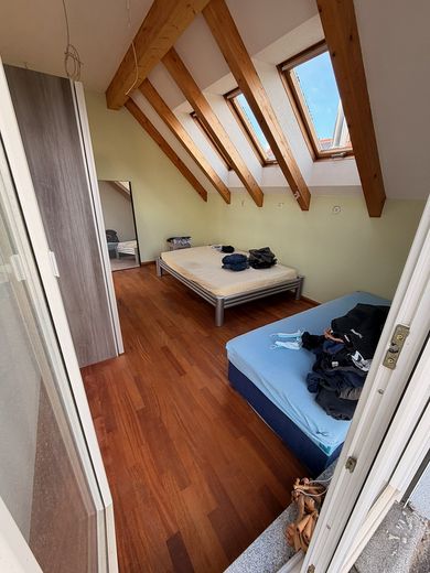 Dom jednorodzinny o wyjątkowej architekturze i dużym potencjale – Kinderzimmer 2