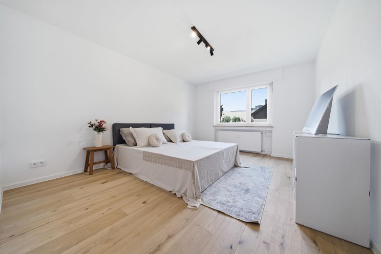 Moderne, sanierte 4 Zimmer Wohnung zum Erstbezug und provisionsfrei – Schlafzimmer