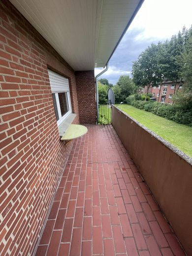 Appartamento di 3 locali con balcone in posizione tranquilla – Balkon