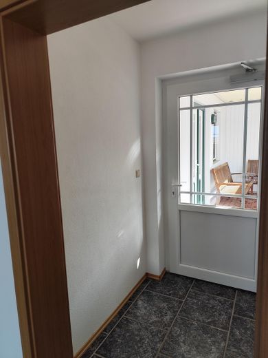 Locale luminoso con terrazza esposta a ovest, 85 mq, ad es. per ufficio, corsi, atelier, DISPONIBILE DA SUBITO! – Vorflur, Platz für Garderobe