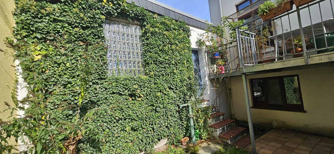 Charmantes kleines Altbremer Reihenendhaus mit Garage in Peterswerder – Eingang Garage vom Garten