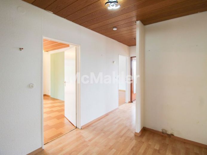 Neue Chance: Freistehendes OKAL-Haus mit Einliegerwohnung und großem Grundstück – Foto 1