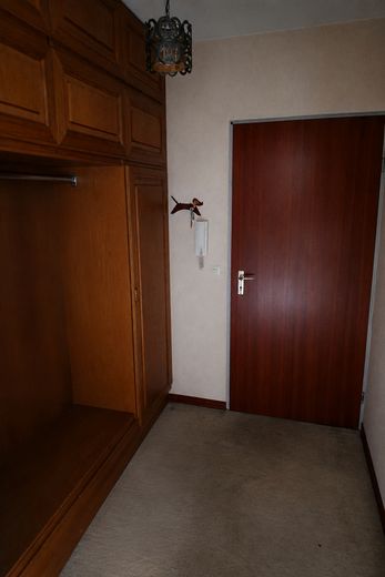 Abitare spaziosamente. Affacciarsi sul verde! 3,5 locali 102 m² Fellbach-Schmiden incluso posto auto in garage sotterraneo – Flur mit Garderobe
