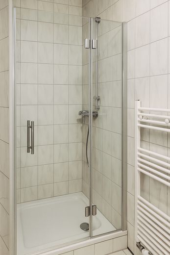 Glastür wird nachgerüstet