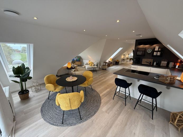 Küchenbar + Esstisch