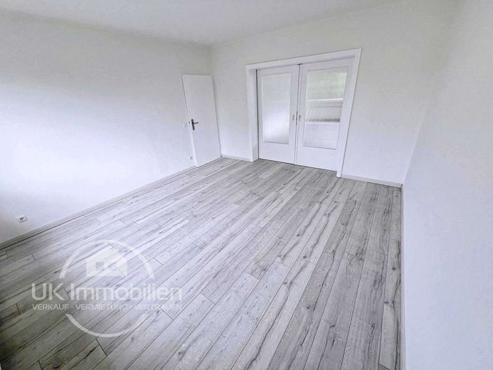 5-Zi RaumRiese mit XXL-Balkon + Close2 Japanese School – Wohnzimmer Zi2