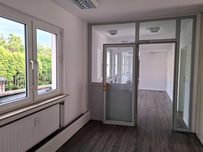 Sofort startklar: 120 m² Büro-/Praxisetage in Bestlage Borbeck - nur 2 Gehminuten zu Markt & Bahnhof – Flur / Wartebereich