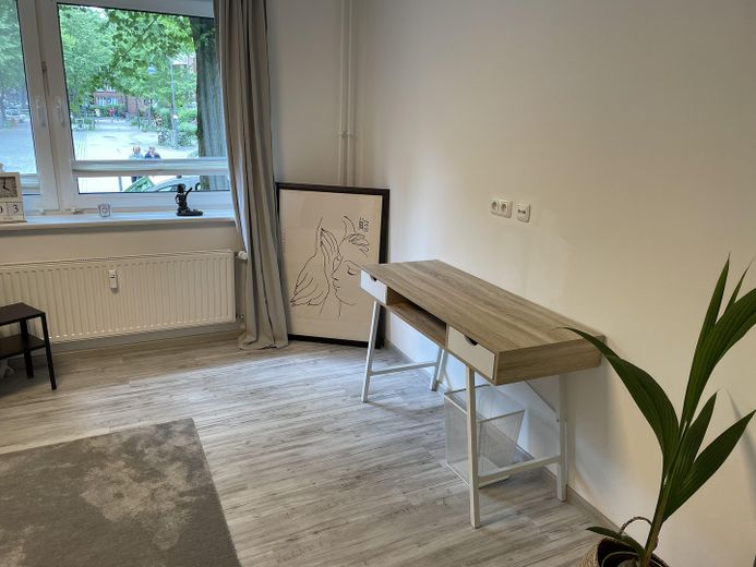 Exklusive 2-Zimmer-Wohnung in Hamburg Barmbek-Süd – Wohnzimmer