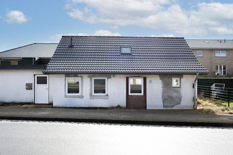 Gestalten statt suchen: Einfamilienhaus mit Ausbaupotenzial – Straßenansicht