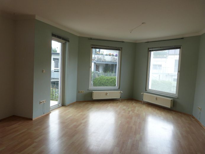 3-Zimmer Wohnung in Neuss befristet für 24 Monate zu vermieten – Wohnzimmer