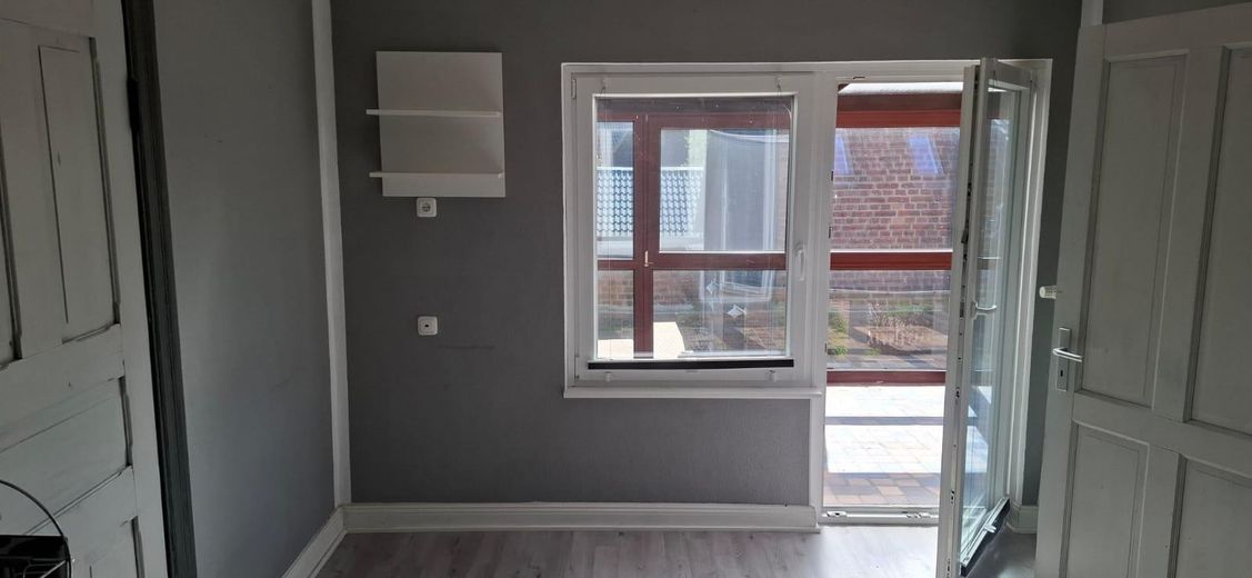 Großzügige 3-Zimmer-Wohnung mit Sommergarten & Balkon in Westerrade – Küche, Zugang Sommergarten