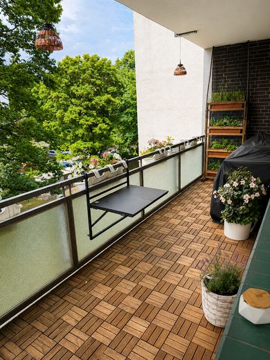 Helle 1-Zi. Wohnung mit großem Balkon gut vermietet und attraktiv gelegen in Großburgwedel – Balkon / Loggia