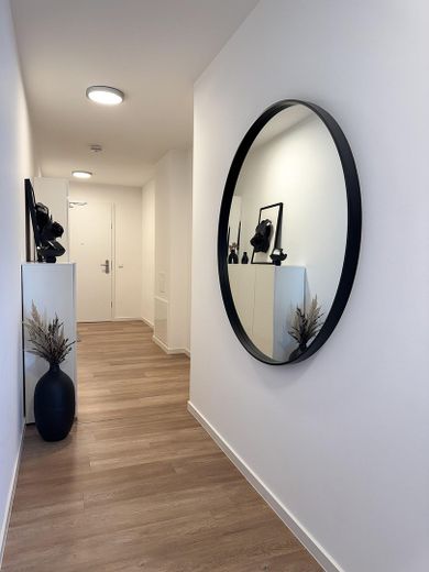 Exklusive 3-Zimmer-Wohnung in Fürth-Burgfarrnbach – hochwertige Küche, Balkon, Aufzug & TG – Flur 3
