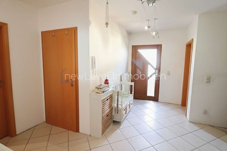 Ein liebevolles Zuhause mit Garten in ruhiger Lage in Laaber – Diele