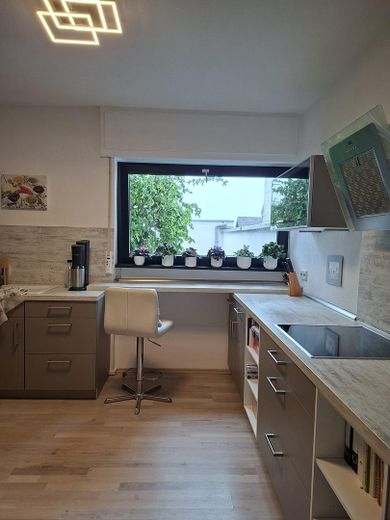 Ampia casa a schiera centrale ben attrezzata, spazio sufficiente per tutta la famiglia – Küche