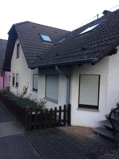 Schöne helle Dachgeschosswhg im Einfamilienhaus in Ehrang 3 ZK, großes Bad, großer Balkon – Foto 2