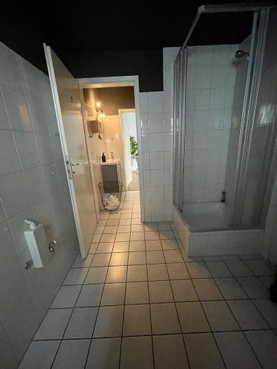Damen WC inkl. Dusche