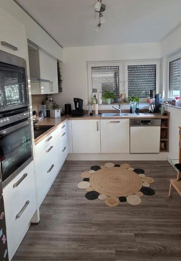 Piso muy moderno y luminoso con balcón y cocina amueblada en Troisdorf, Müllekoven – Küche