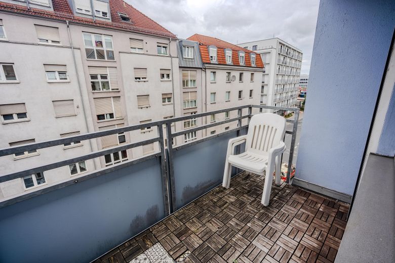 WG-geeignete 3-Zimmer-Wohnung mit zwei Balkonen in Nürnberg – Balkon-Straßenseite-1
