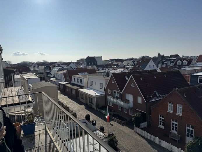 Above the rooftops of Norderney: Stylish 2-room apartment with sunny balcony – Weitblick über Norderney
