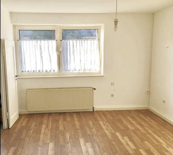 Helle 2-Zimmer – Eigentumswohnung im 1. OG  in Frankfurt-Höchst – Wohnzimmer