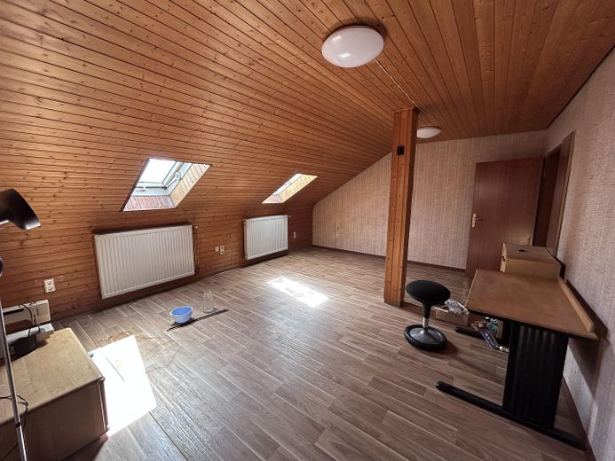¡Algunas casas se construyen; otras tienen una historia! – Zimmer im Dachboden