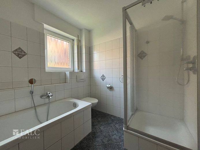 Ruhig gelegene Eigentumswohnung mit zwei Balkonen und eigener Garage in Dorsten-Wulfen – Badezimmer