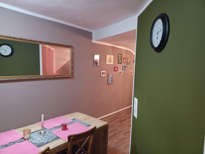 Appartement mansardé central de 3 pièces (env. 83 m²) avec climatisation et emplacement de stationnement – Einrichtung des Vormieters