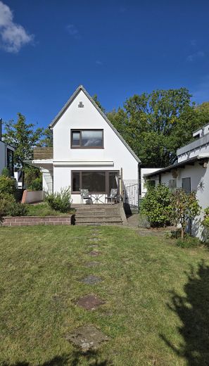 Großzügiges Einfamilienhaus mit viel Potenzial - provisionsfrei – Gartenansicht