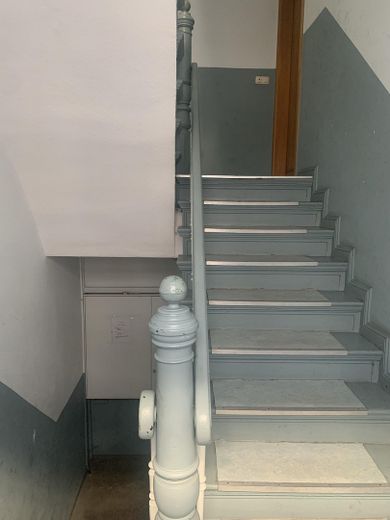 37,5 qm Altbau-Charme in schöner, ruhiger, aber noch zentraler Lage – Treppenhaus