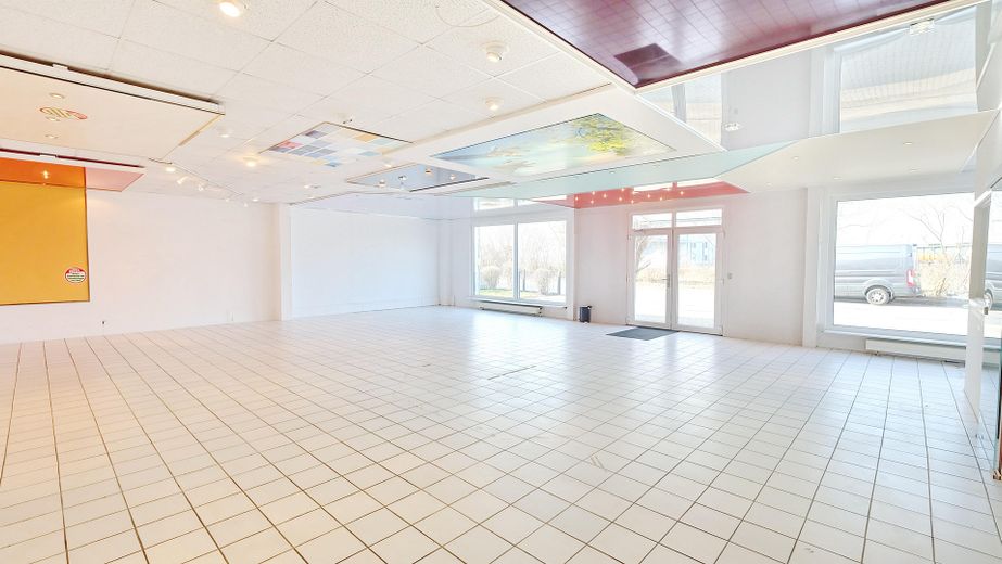 Gewerbehalle mit Ausstellungsfläche, Werkstatt und Büro in Wolfenbüttel-Linden – Helle 1-5