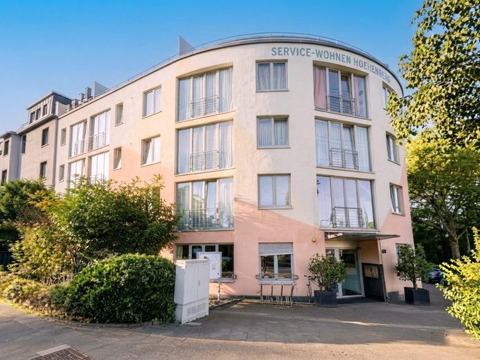 Barrierefreie Dachgeschosswohnung mit großer Sonnenterrasse (provisionsfrei!) – Hausansicht 