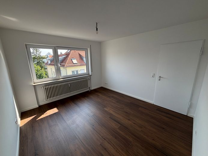 Sanierte ruhige Wohnung im Herzen von Korntal mit Garage, Balkonkraftwerk, Wallbox, 2 Sonnenbalkone – Schlafzimmer