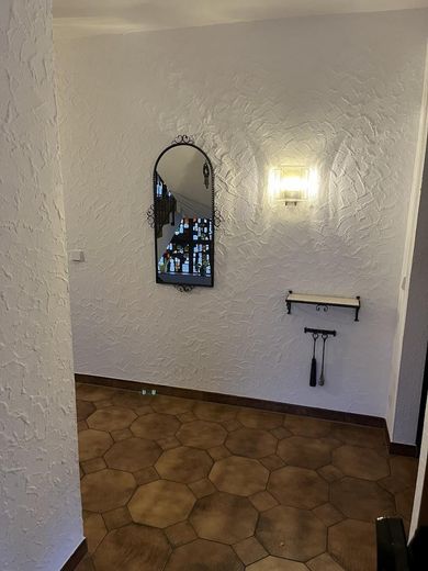 Wunderschöne Wohnung in Bestlage – Eingang Haus
