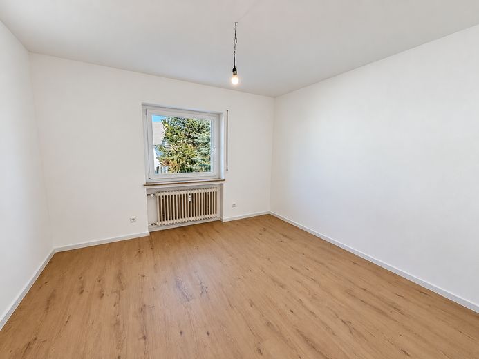 Exklusive, sanierte 4-Zimmer-Wohnung - Provisionsfrei! – Büro/Kind/Gäste